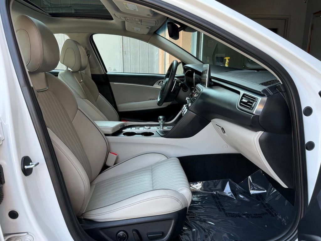Used 2020 Genesis G70 3.3T w/ Elite Package RWD image 18