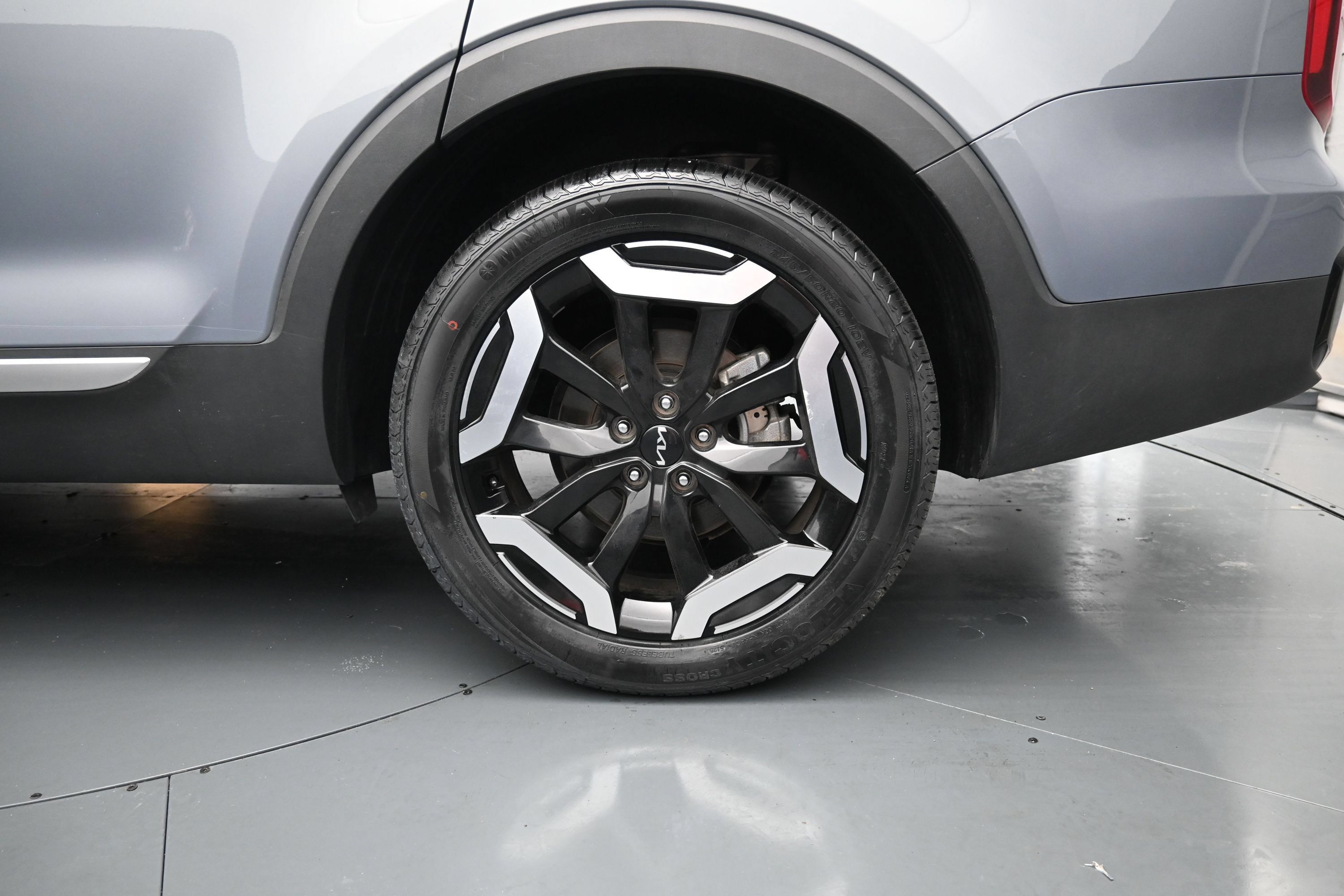 Used 2025 Kia Telluride S FWD image 9