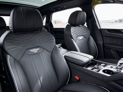 Used 2023 Bentley Bentayga Extended Wheelbase AWD/4WD image 42