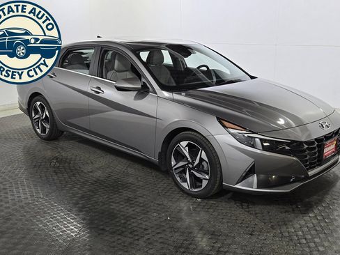 Used 2023 Hyundai Elantra Limited FWD image 9