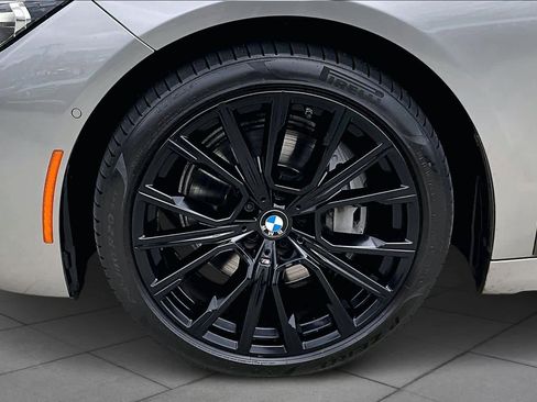 Used 2022 BMW 740i w/ M Sport Package image 9