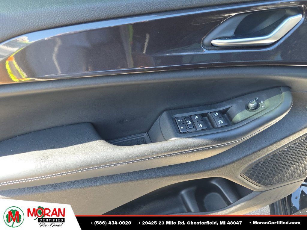 Used 2023 Jeep Grand Cherokee L Laredo AWD/4WD image 10