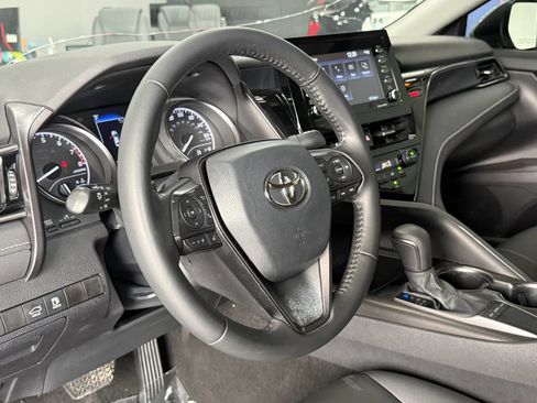 Used 2023 Toyota Camry SE FWD image 9