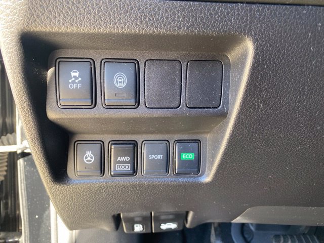 Used 2021 Nissan Rogue Sport SV AWD/4WD image 26