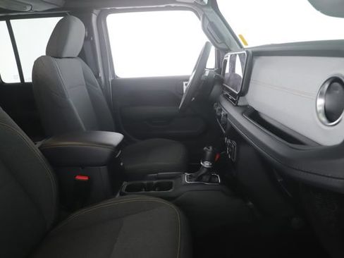 Used 2025 Jeep Wrangler Unlimited Sahara image 29