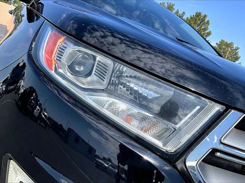 Used 2018 Ford Edge Titanium FWD image 28