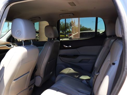 Used 2020 GMC Acadia SLT w/ LPO, Cargo Package FWD image 36