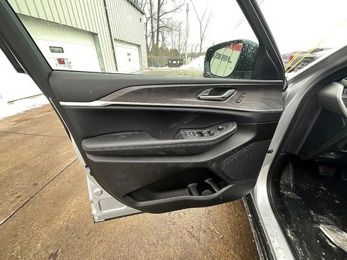 New 2025 Jeep Grand Cherokee L Limited w/ Luxury Tech Group II image 11