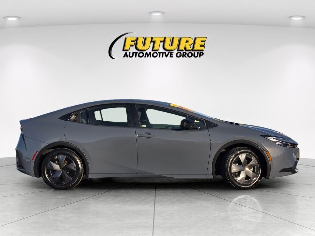 Certified 2025 Toyota Prius LE FWD image 4
