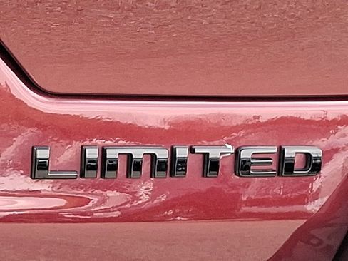 Used 2025 Jeep Grand Cherokee Limited w/ Black Appearance Package image 29