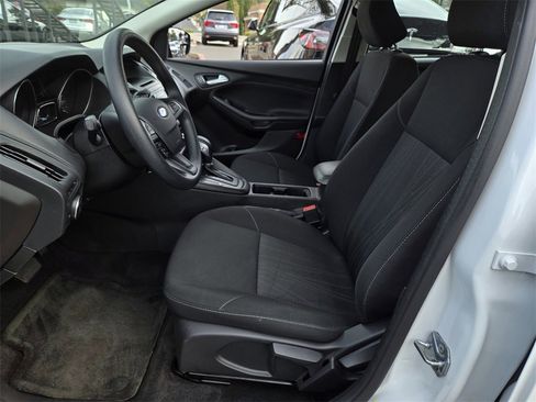 Used 2017 Ford Focus SE image 16