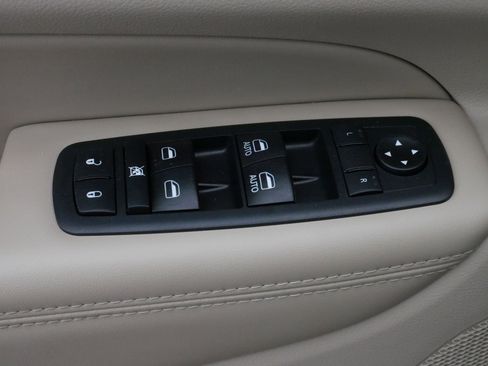 Used 2020 Jeep Grand Cherokee Limited w/ Luxury Group II image 19