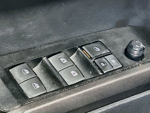 Used 2022 Toyota Tacoma TRD Off-Road w/ Technology Package RWD image 17