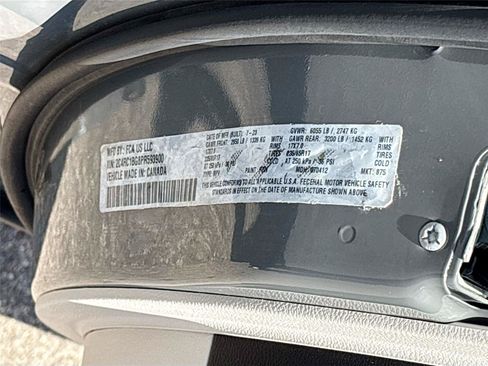 Used 2023 Chrysler Pacifica Touring-L FWD image 32