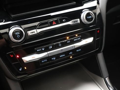 Used 2022 Ford Explorer ST-Line w/ Class IV Trailer Tow Package image 22