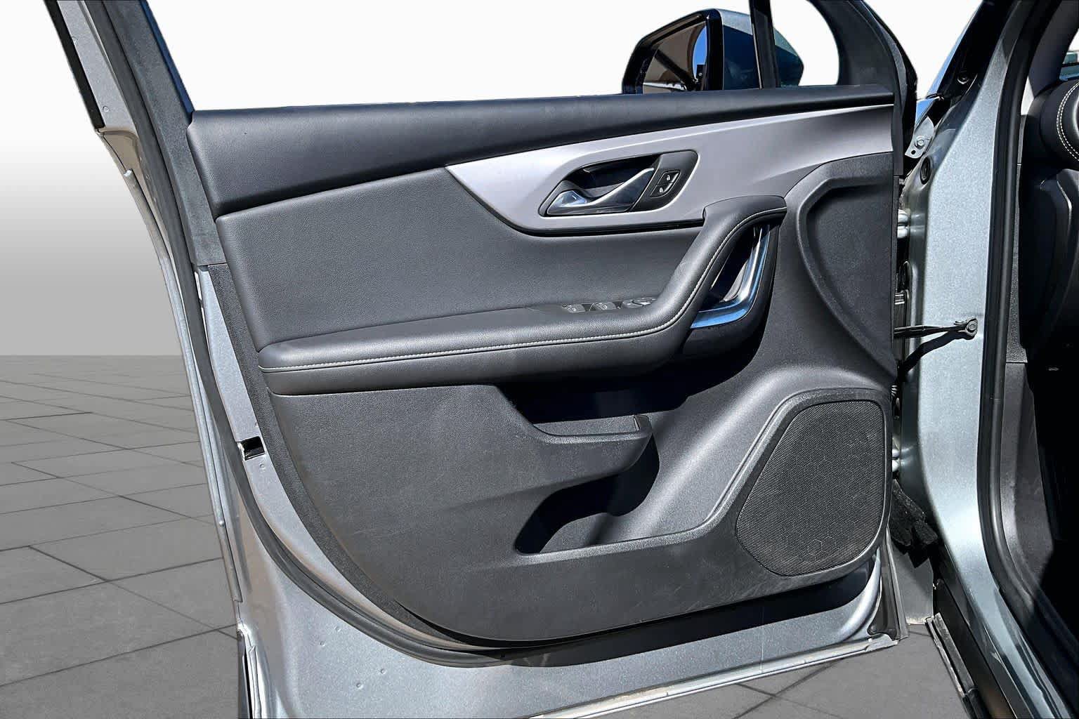 Used 2025 Chevrolet Blazer LT FWD image 24