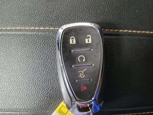 Used 2021 Chevrolet Traverse LT FWD image 32