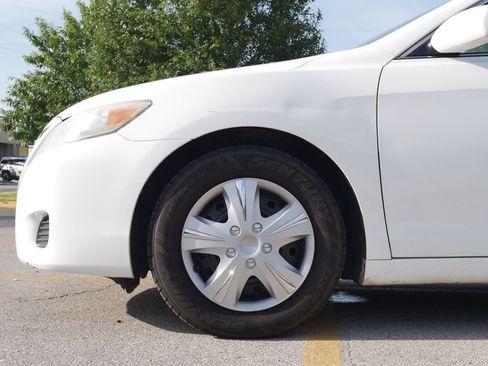 Used 2010 Toyota Camry LE FWD image 10