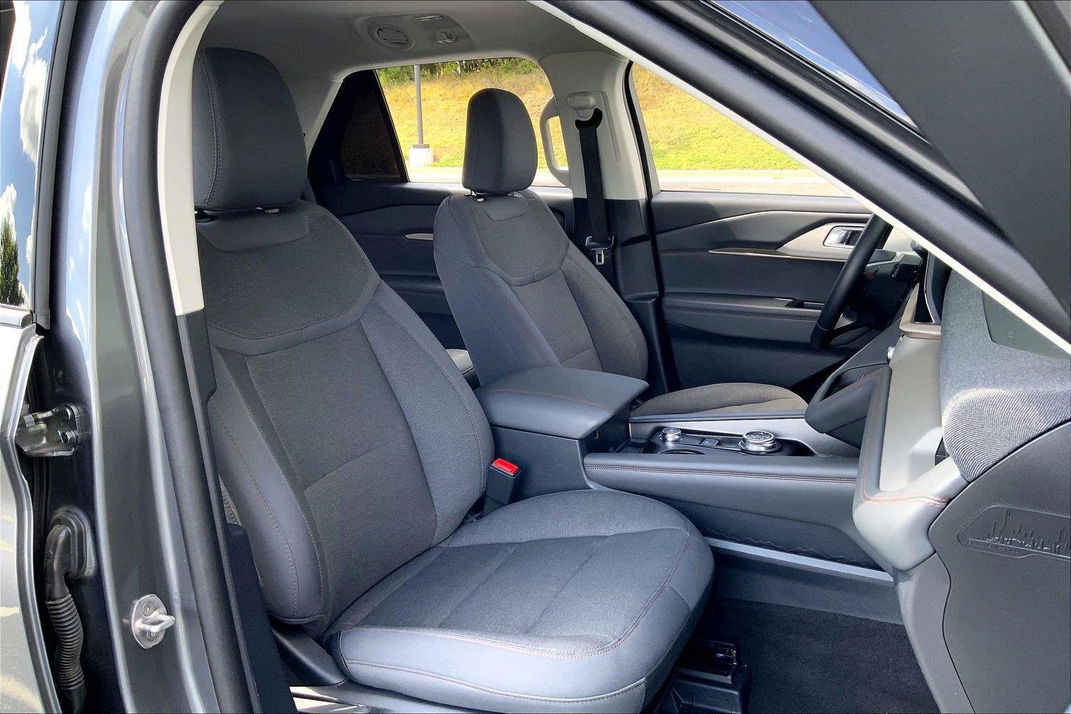 Used 2026 Ford Explorer Active AWD/4WD image 7