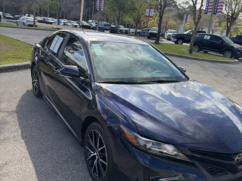 Certified 2022 Toyota Camry SE image 2