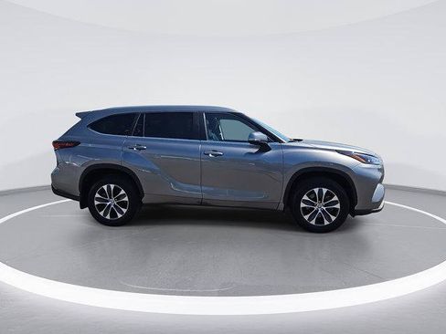 Certified 2025 Toyota Highlander XLE AWD/4WD image 10
