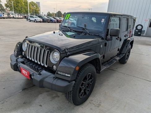 Used 2017 Jeep Wrangler Unlimited Sahara w/ Connectivity Group image 30