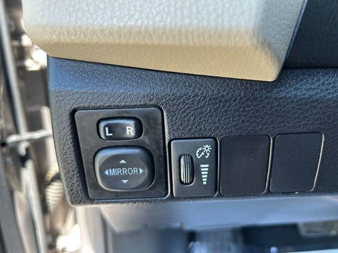 Used 2014 Toyota Corolla LE FWD image 19