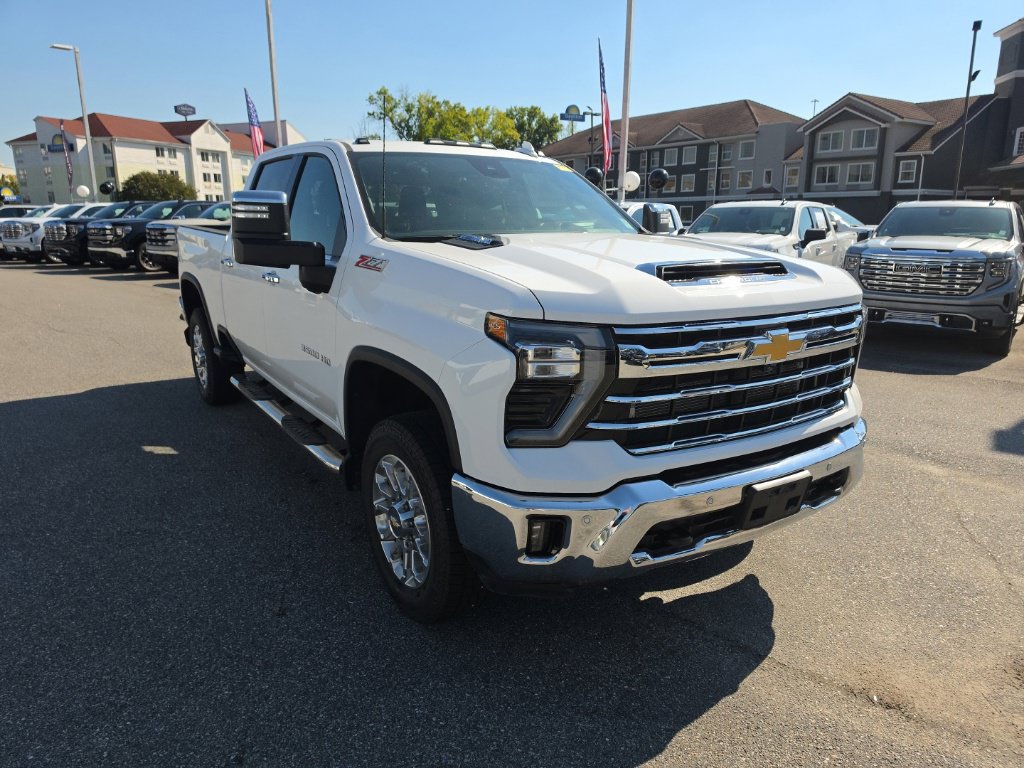 Used 2025 Chevrolet Silverado 3500 LTZ AWD/4WD image 1