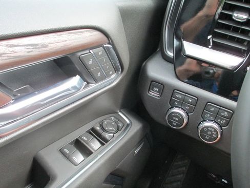 New 2026 GMC Sierra 1500 SLT AWD/4WD image 16