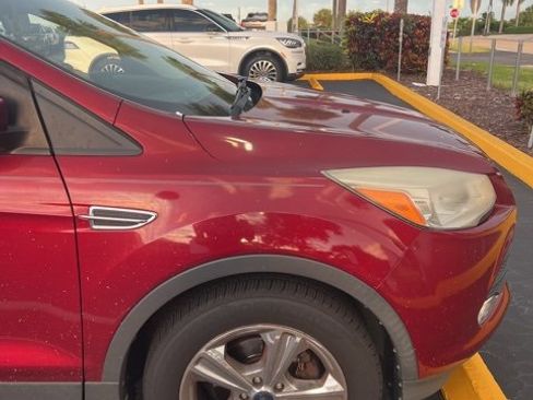 Used 2014 Ford Escape SE image 10