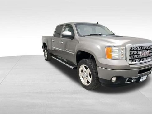 Used 2013 GMC Sierra 2500 Denali w/ Suspension Package, Off-Road image 9