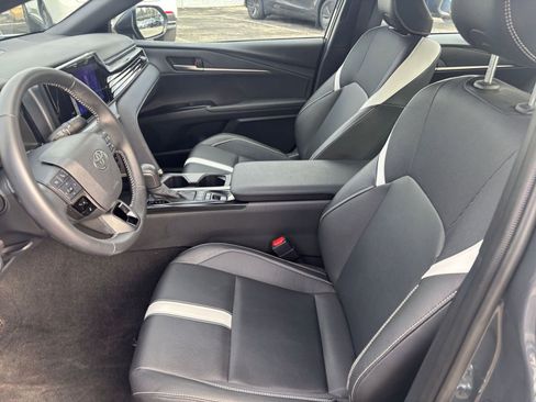 Used 2025 Toyota Camry SE image 24