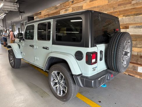 Used 2024 Jeep Wrangler Unlimited AWD/4WD image 7