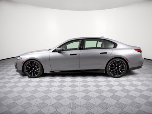 Used 2023 BMW i7 xDrive60 AWD/4WD image 2