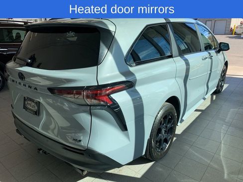 Used 2025 Toyota Sienna XLE Woodland Edition image 16