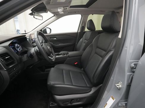 Certified 2023 Nissan Rogue SV w/ SV Premium B Package image 7