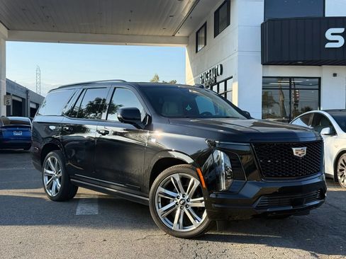 Used 2025 Cadillac Escalade Sport Platinum AWD/4WD image 1