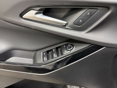 Used 2025 Chevrolet Equinox LT w/ Convenience Package II image 25