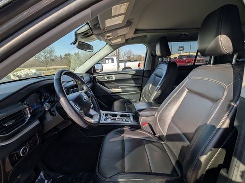 Used 2023 Ford Explorer XLT w/ Equipment Group 202A AWD/4WD image 10