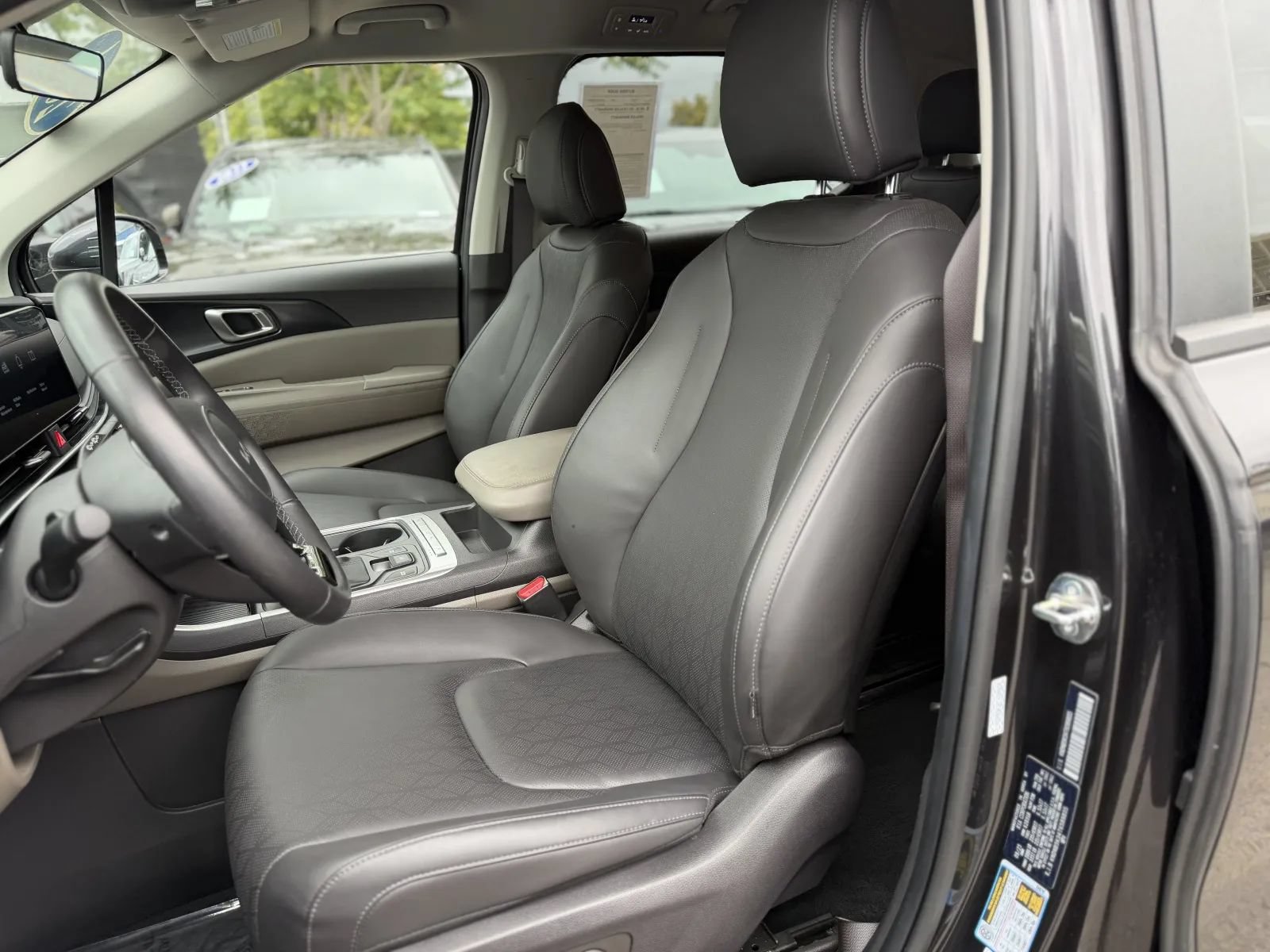 Used 2026 Kia Carnival FWD image 15