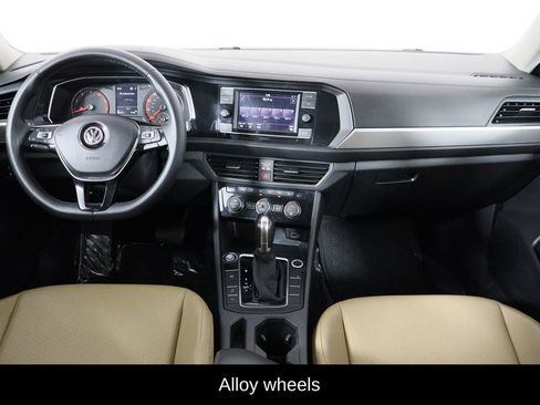 Used 2019 Volkswagen Jetta SE w/ Cold Weather Package image 14