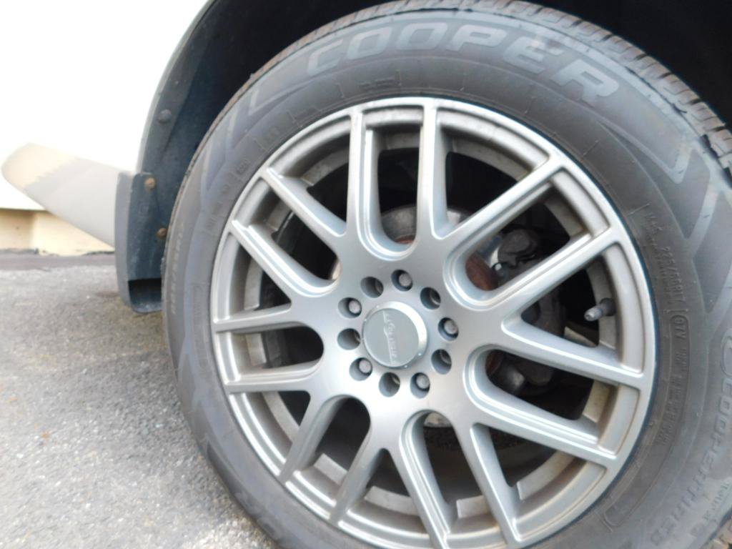 Used 2010 Chevrolet Impala LT w/ Luxury Edition Package FWD image 8