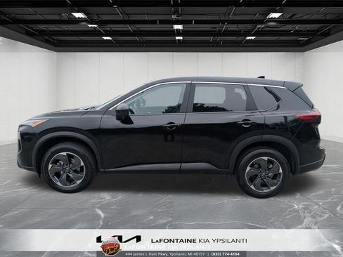 Used 2025 Nissan Rogue SV FWD image 2