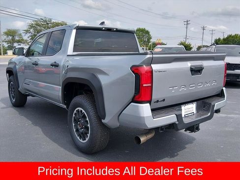 Used 2025 Toyota Tacoma TRD Off-Road AWD/4WD image 5