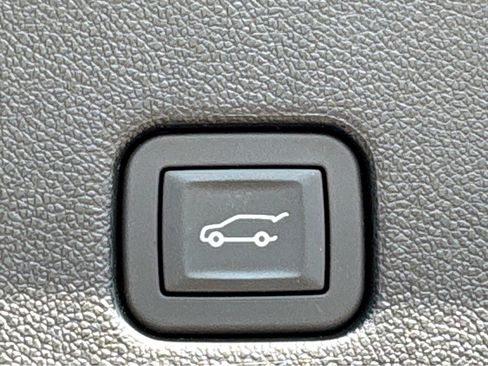 Used 2026 Chevrolet Traverse LT w/ Driver Confidence Package image 22