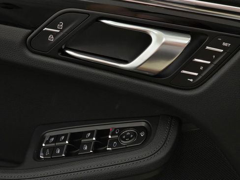 New 2026 Porsche Macan image 26