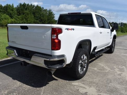 Used 2022 Chevrolet Silverado 2500 LT w/ Convenience Package AWD/4WD image 4