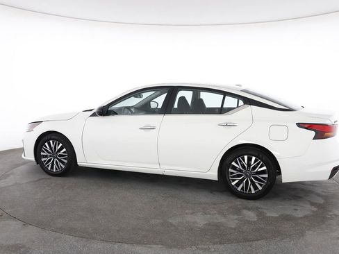 Used 2025 Nissan Altima 2.5 SV FWD image 8