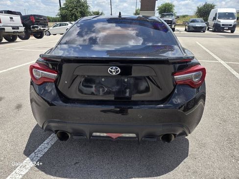 Used 2017 Toyota 86 RWD image 5