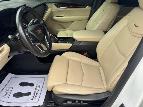 Used 2017 Cadillac XT5 Luxury w/ Driver Awareness Package AWD/4WD image 5